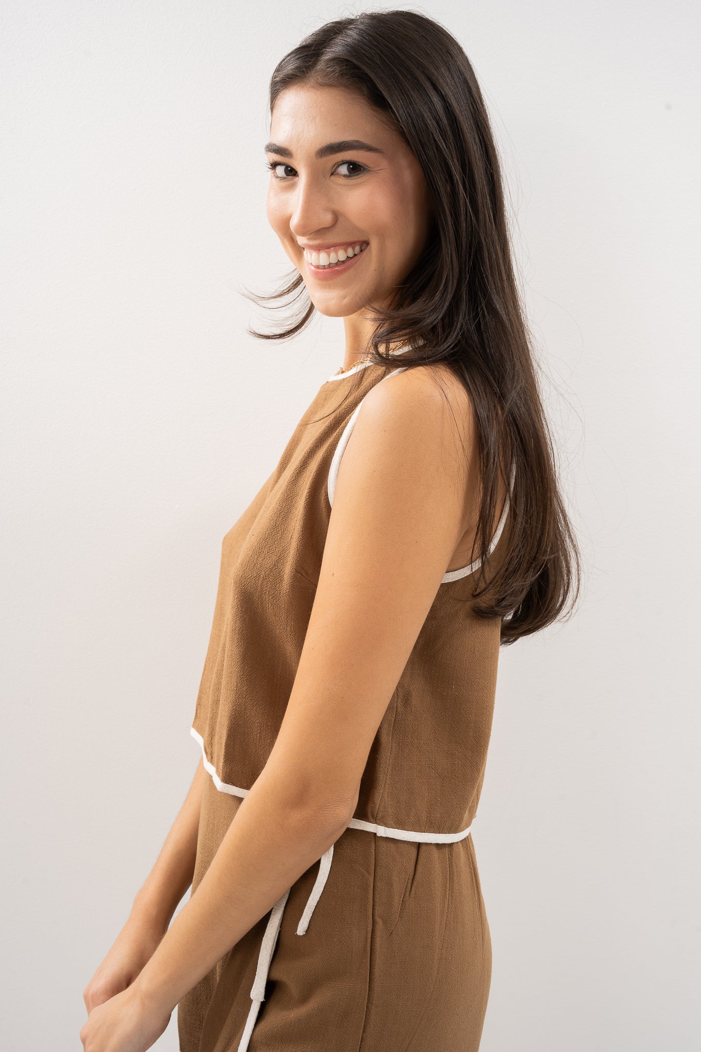 Contrast Trim Sleeveless Linen Crop Top